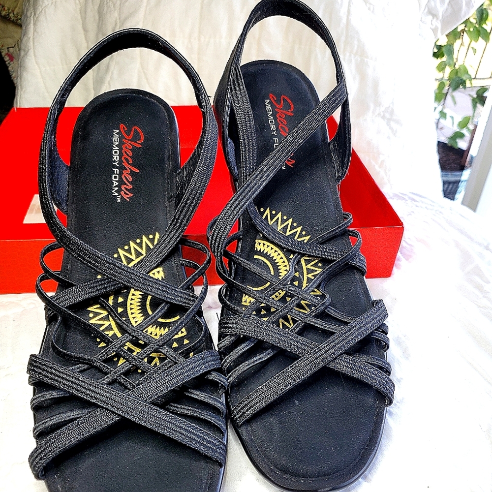 Sketchers 11M black strappy sandals
